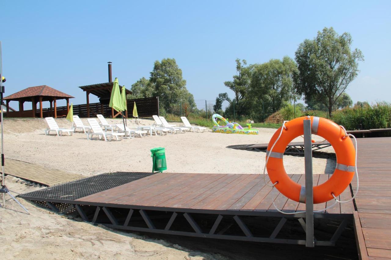 Eden Resort Yasnogorodka エクステリア 写真