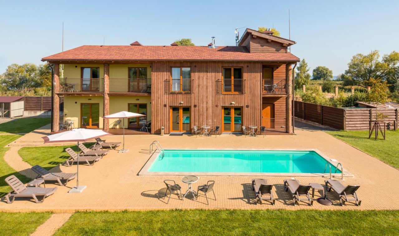 Eden Resort Yasnogorodka エクステリア 写真