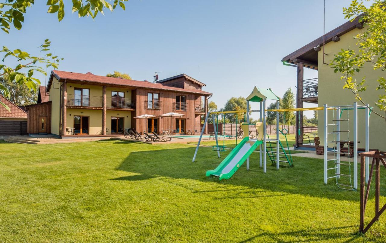 Eden Resort Yasnogorodka エクステリア 写真