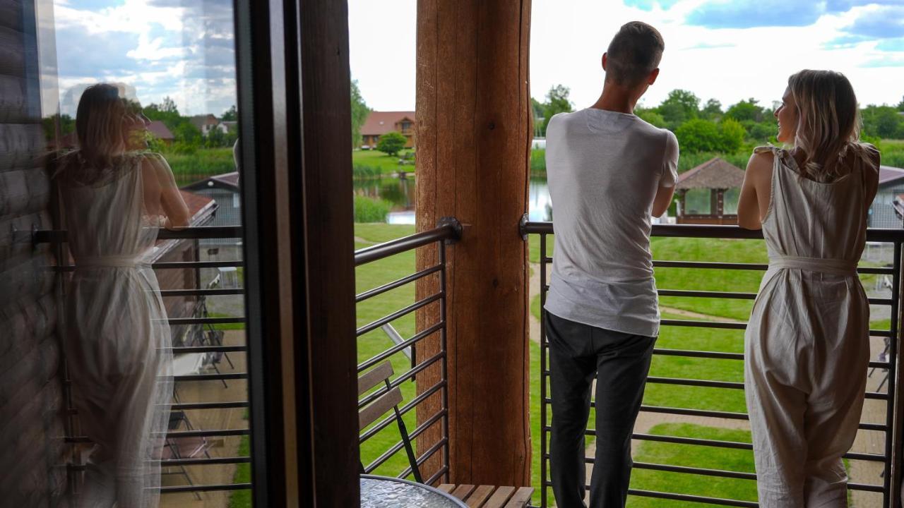 Eden Resort Yasnogorodka エクステリア 写真