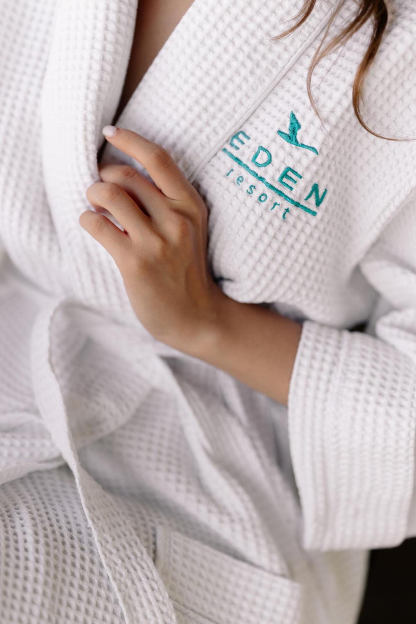Eden Resort Yasnogorodka エクステリア 写真