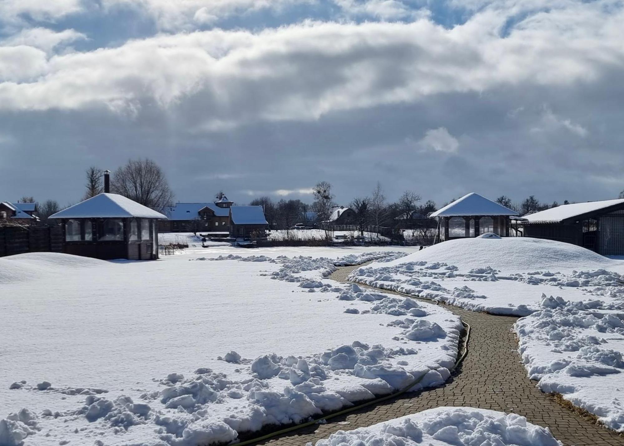 Eden Resort Yasnogorodka エクステリア 写真