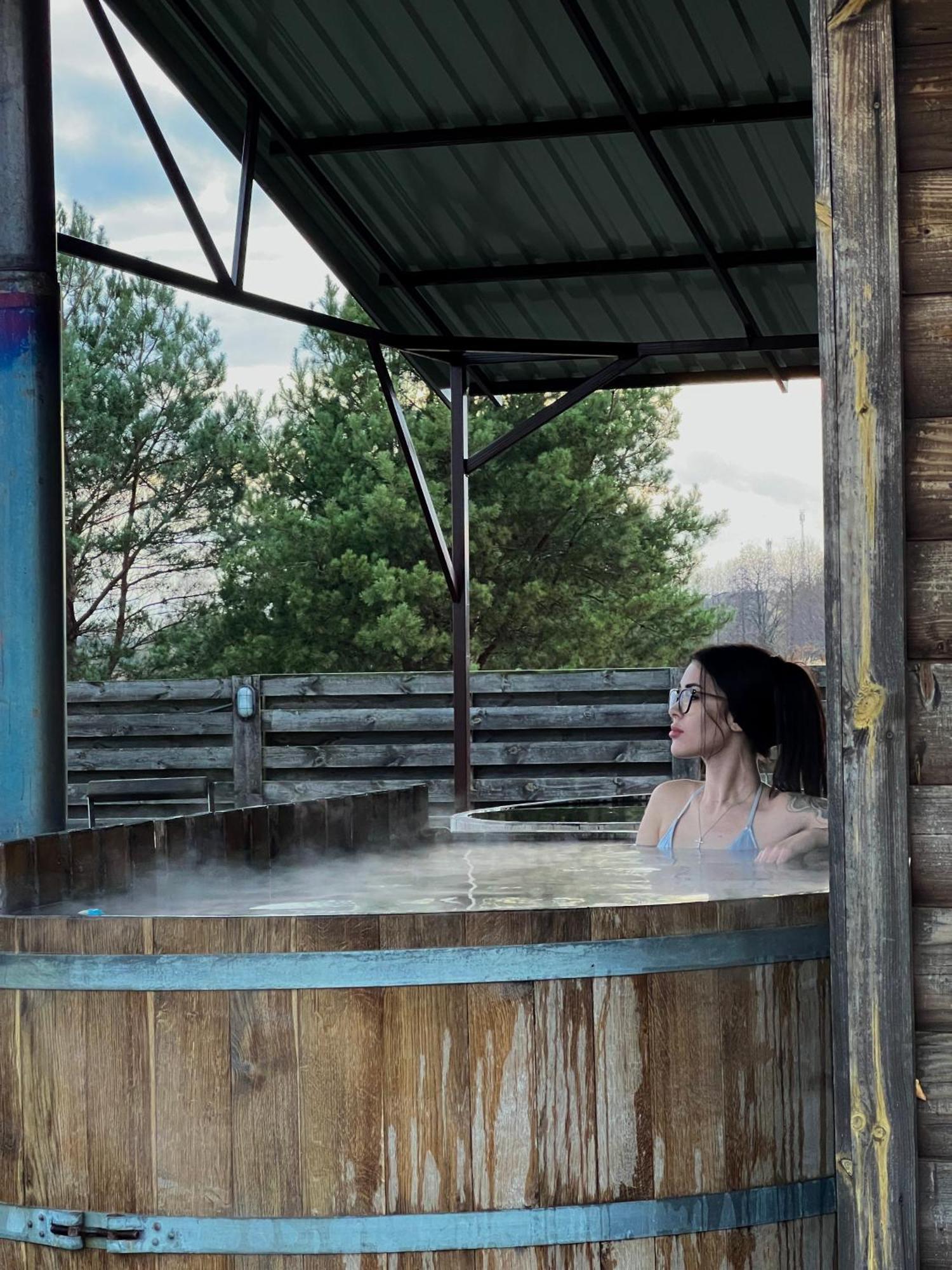Eden Resort Yasnogorodka エクステリア 写真